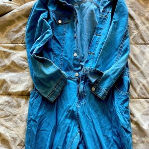 Vici NWOT Denim button down/waist zip jumpsuit